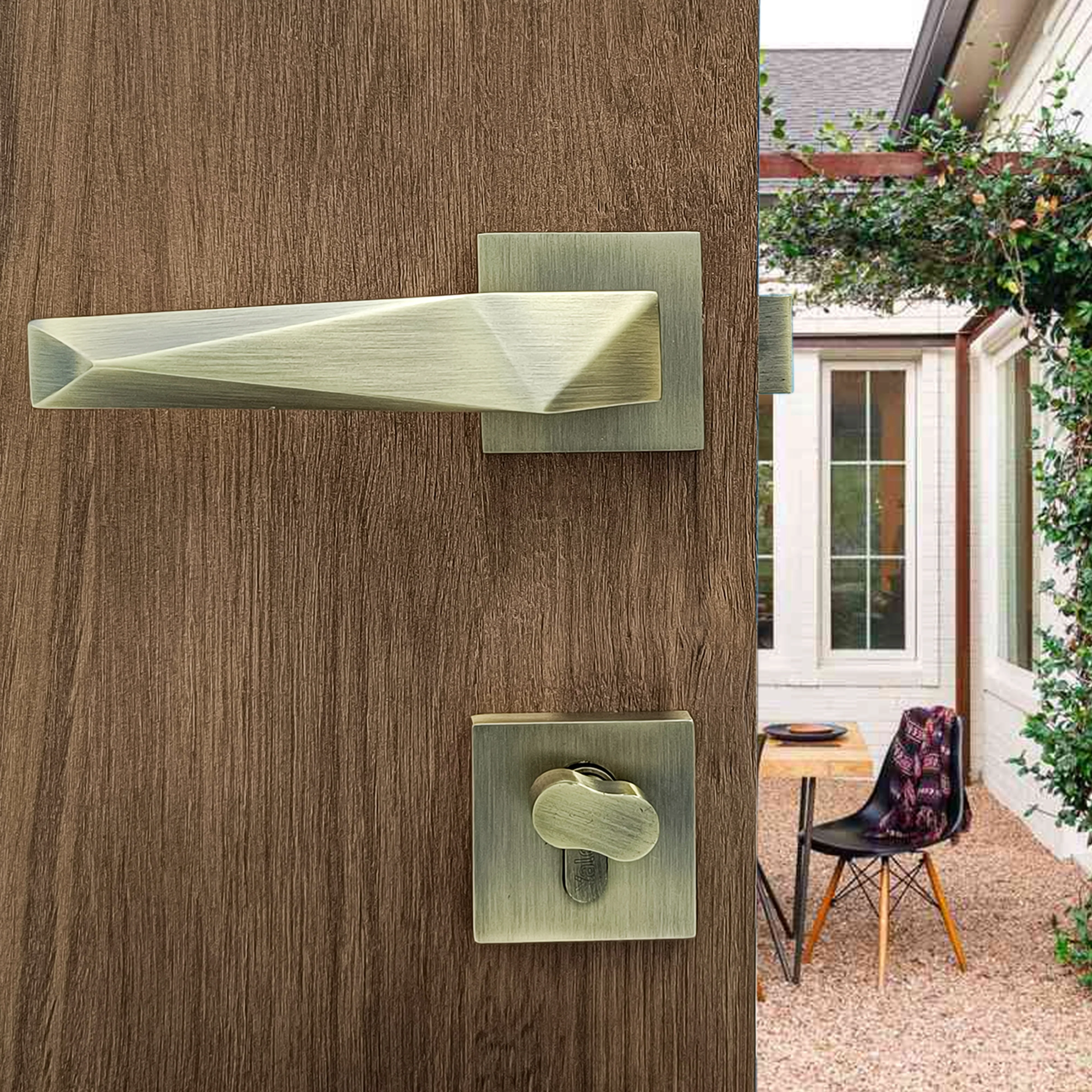 SM-01-01-02 Yale SM series Mortise Lock Comboset with Rose and Escutcheons, Cylinder with Knob inside and keys Outside, AB Finish - Image 3