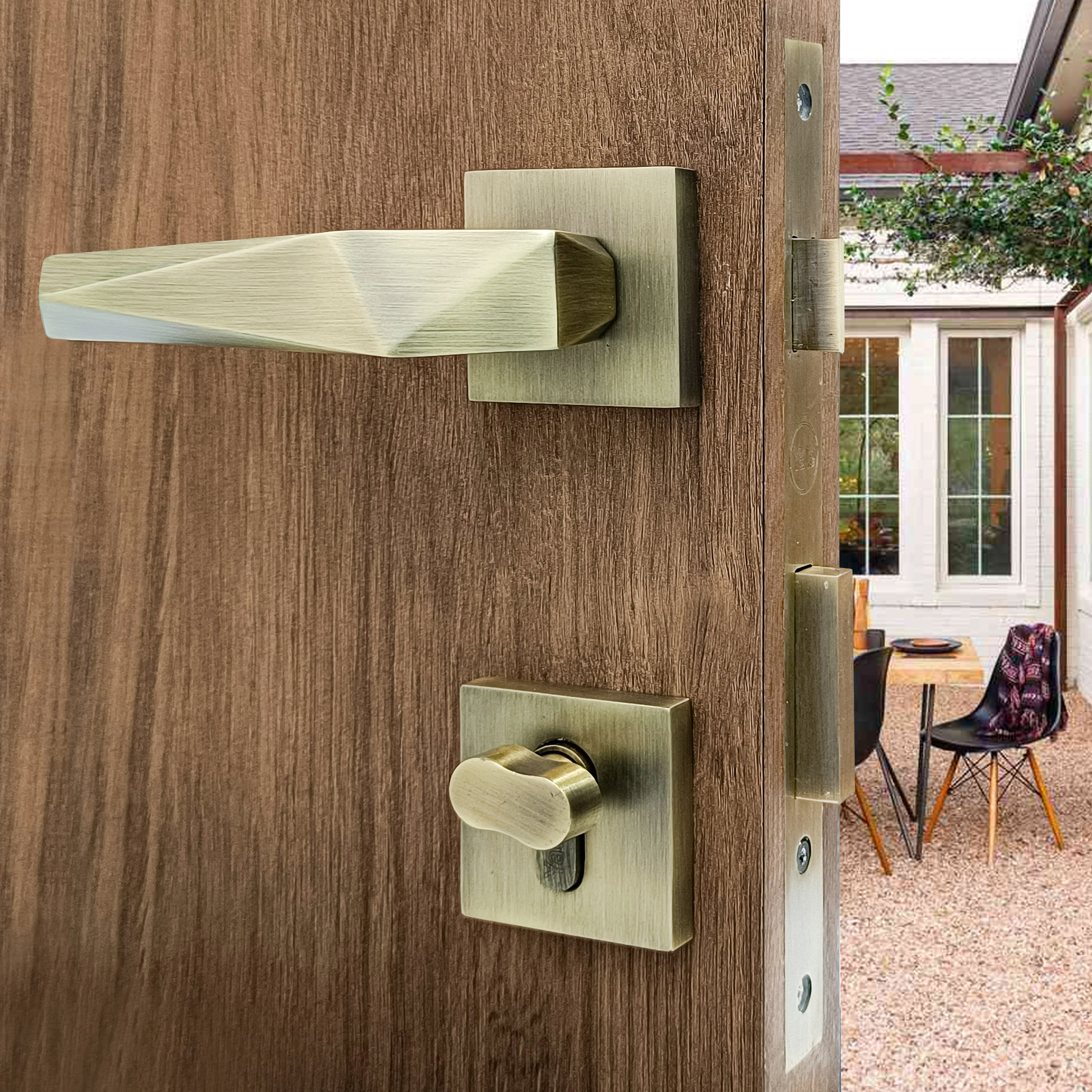 SM-01-01-02 Yale SM series Mortise Lock Comboset with Rose and Escutcheons, Cylinder with Knob inside and keys Outside, AB Finish - Image 4