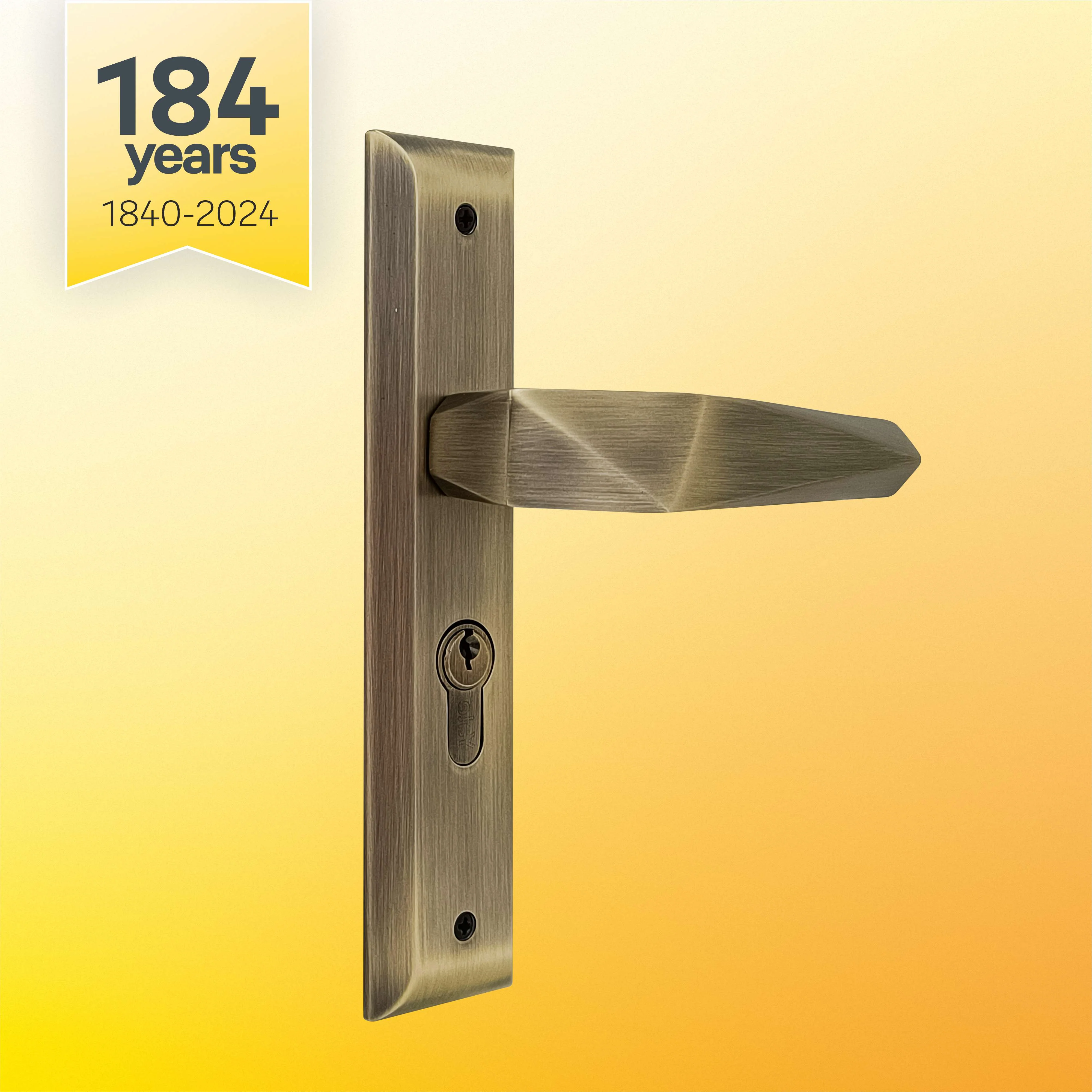 SM-01-02-02 Yale SM series Mortise Lock Comboset with backplated Handle, Cylinder with Knob inside and keys Outside, Antique Brass - Image 3