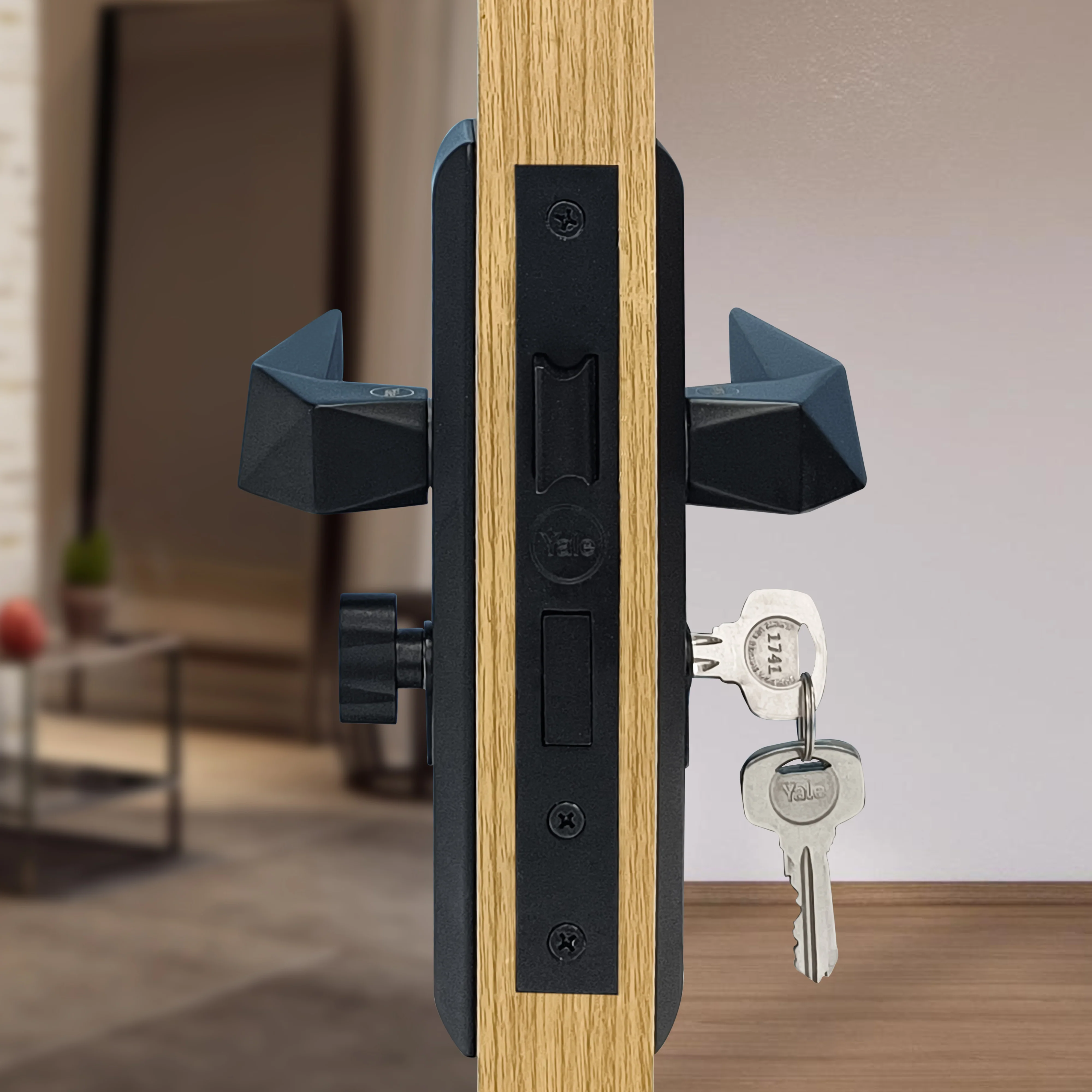 SM-01-02-03 Yale SM series Mortise Lock Comboset with backplated Handle, Cylinder with Knob inside and keys Outside, Black Matt Finish - Image 3