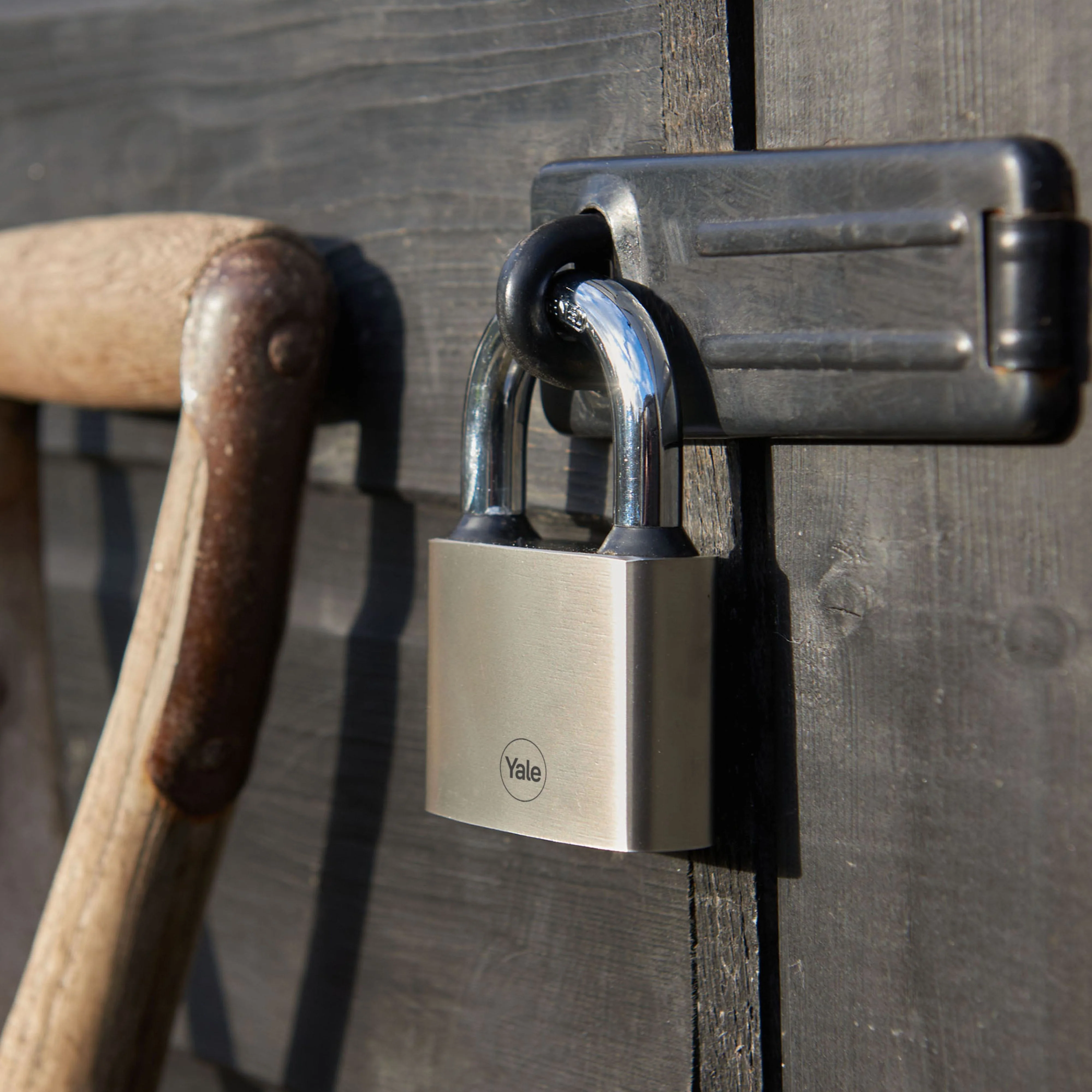 Y112/50/128/1 Yale 50mm Iron Disc Padlock (Pack of 2) with 3 Retaining Keys (With each lock) (Silver Finish) - Image 3