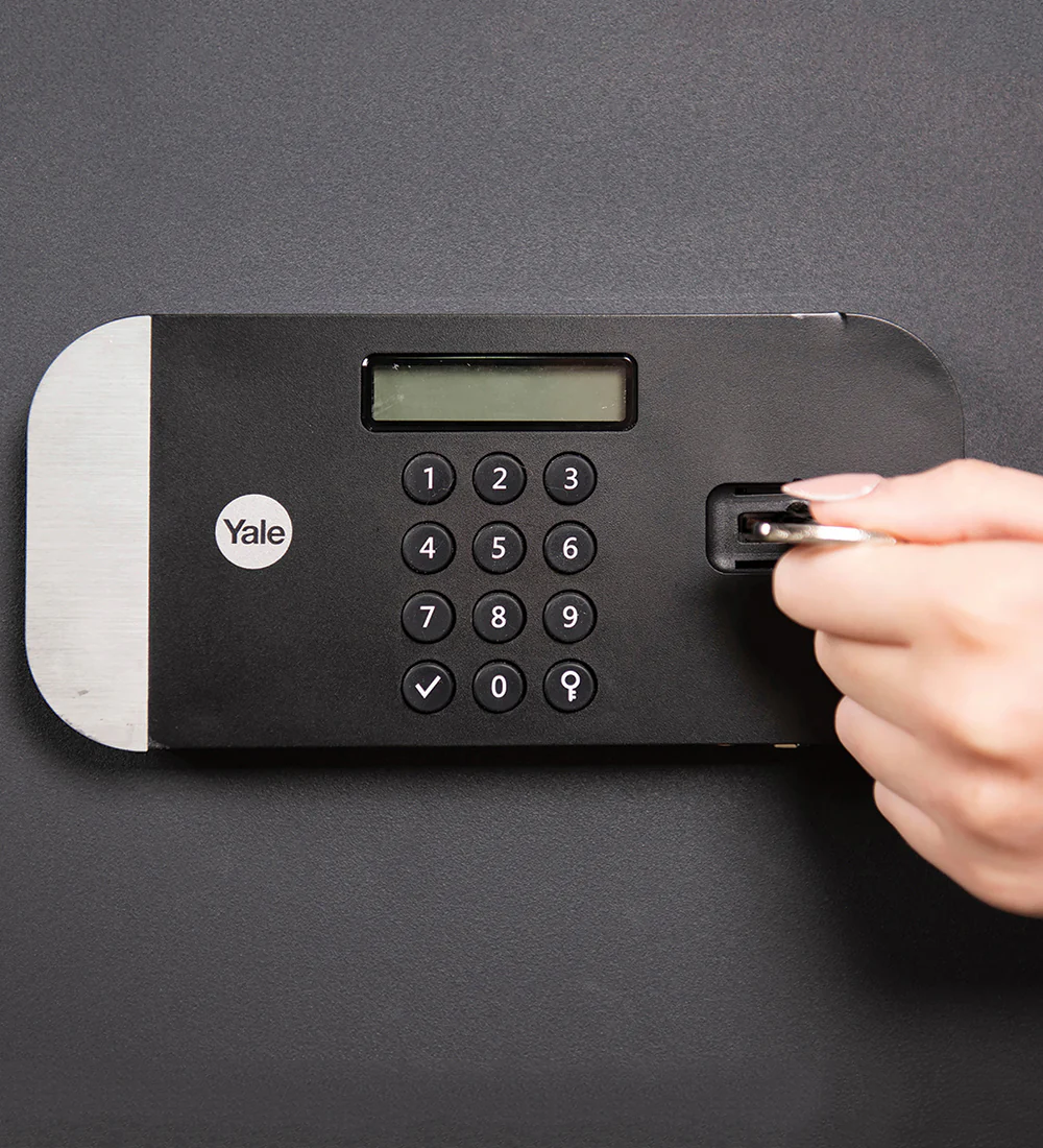 YLEM/200/EG1 Maximum Security Laptop Digital Safe, PIN, Black - Image 3